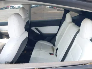 2021 Tesla Model Y Long Range z VIN 5YJYGDEE7MF140144, wystawiony jako IAAI lot #42350137 z przebiegiem Nie podano mil oraz . Historia ofert i sprzedaży dostępna na DreamBid. Obrazek 8.
