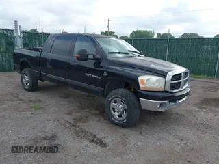 2006 Dodge 3500 Laramie z VIN 3D7LX39C26G130900, wystawiony jako IAAI lot #42287125 z przebiegiem 277 377 mil mil oraz . Historia ofert i sprzedaży dostępna na DreamBid. Obrazek 1.