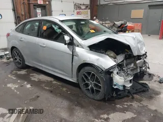 2015 Ford Focus SE with VIN 1FADP3F24FL272863, listed as a IAAI auction lot 41561084 with 103,875 mi miles. Bid and sale history available at carsss.com. Image 1.