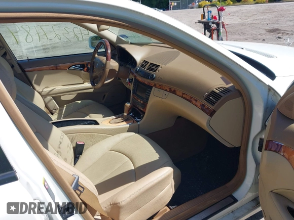 2008 Mercedes-Benz E 350 Luxury z VIN WDBUF87X38B360069, wystawiony jako IAAI lot #42327184 z przebiegiem 169 583 mil mil oraz . Historia ofert i sprzedaży dostępna na DreamBid. Obrazek 5.