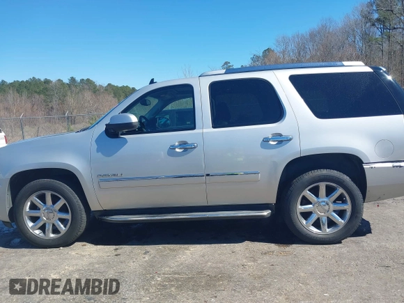 2010 GMC Yukon Denali z VIN 1GKUKEEFXAR208118, wystawiony jako IAAI lot #41618086 z przebiegiem 190 851 mil mil oraz . Historia ofert i sprzedaży dostępna na DreamBid. Obrazek 15.
