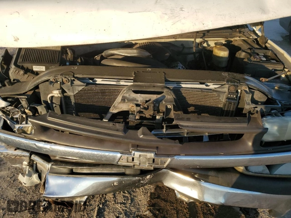 2001 Chevrolet Silverado 1500HD LS z VIN 1GCGC13U21F143976, wystawiony jako Copart lot #85952204 z przebiegiem Nie podano mil oraz Nie do naprawy • Non repairable. Historia ofert i sprzedaży dostępna na DreamBid. Obrazek 12.