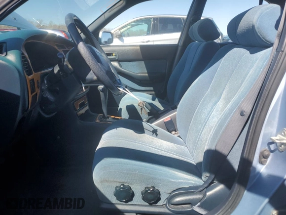 1992 Toyota Camry LE with VIN 4T1SK12E7NU001465, listed as a Copart auction lot 46937175 with 141,334 mi miles and Salvage Title. Bid and sale history available at carsss.com. Image 7.