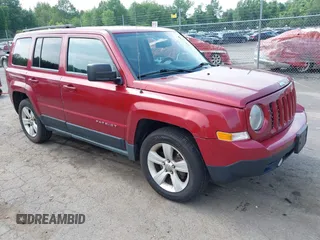 2011 Jeep Patriot Latitude z VIN 1J4NF1GB0BD212744, wystawiony jako IAAI lot #42506836 z przebiegiem 106 529 mil mil oraz . Historia ofert i sprzedaży dostępna na DreamBid. Obrazek 1.