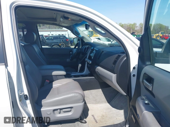 2008 Toyota Sequoia Platinum with VIN 5TDBY67A18S020320, listed as a IAAI auction lot 41918310 with 290,854 mi miles. Bid and sale history available at carsss.com. Image 5.