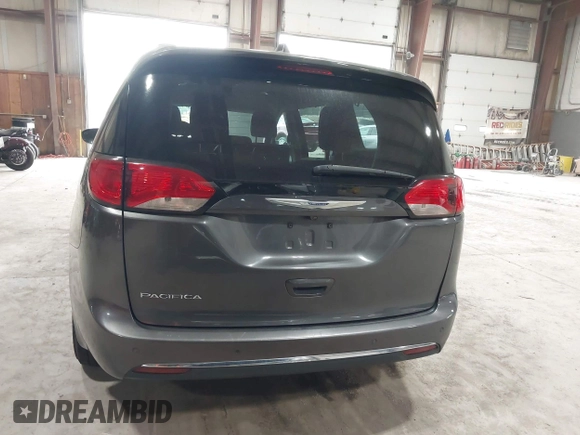 2018 Chrysler Pacifica Touring L z VIN 2C4RC1BG6JR352778, wystawiony jako IAAI lot #42244634 z przebiegiem 70 747 mil mil oraz . Historia ofert i sprzedaży dostępna na DreamBid. Obrazek 17.