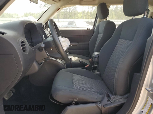 2010 Jeep Patriot Sport z VIN 1J4NF2GB1AD649544, wystawiony jako Copart lot #55086225 z przebiegiem 98 944 mil mil oraz Szkoda całkowita • Salvage title. Historia ofert i sprzedaży dostępna na DreamBid. Obrazek 7.