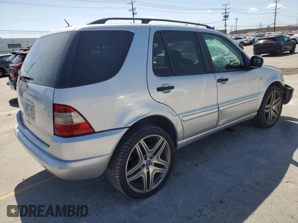 2001 Mercedes-Benz M 320/430/500 z VIN 4JGAB54E71A270139, wystawiony jako Copart lot #57175625 z przebiegiem 154 870 mil mil oraz Szkoda całkowita • Salvage title. Historia ofert i sprzedaży dostępna na DreamBid. Obrazek 3.