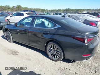 2024 Lexus ES 350 Luxury z VIN 58AEZ1B11RU179019, wystawiony jako IAAI lot #41286693 z przebiegiem 13 704 mil mil oraz . Historia ofert i sprzedaży dostępna na DreamBid. Obrazek 14.