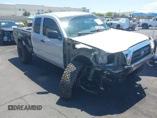 2008 Toyota Tacoma with VIN 5TEUU42N58Z522656, listed as a IAAI auction lot 42151670 with Not Provided miles and . Bid and sale history available at carsss.com. Image 1.
