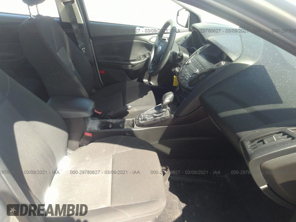 2018 Ford Focus SE with VIN 1FADP3F24JL262195, listed as a IAAI auction lot 41695259 with 44,775 mi miles. Bid and sale history available at carsss.com. Image 5.