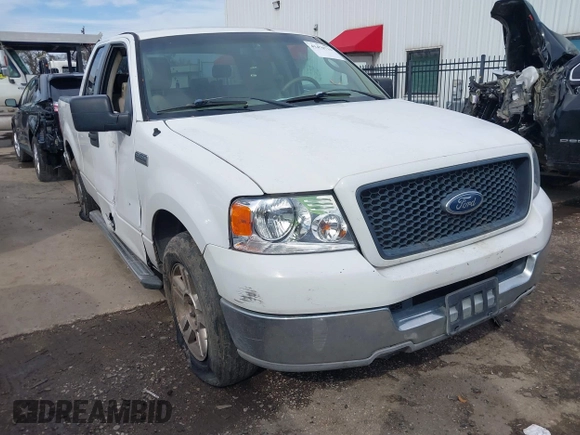 2004 Ford F-150 XLT with VIN 1FTRX12534KC29493, listed as a IAAI auction lot 41470710 with 272,253 mi miles. Bid and sale history available at carsss.com. Image 1.