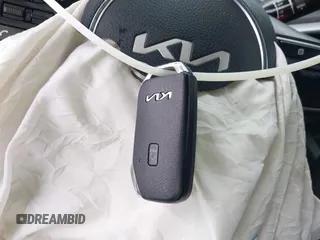 2023 Kia K5 GT-Line z VIN 5XXG64J25PG220733, wystawiony jako IAAI lot #42109640 z przebiegiem 30 917 mil mil oraz . Historia ofert i sprzedaży dostępna na DreamBid. Obrazek 11.