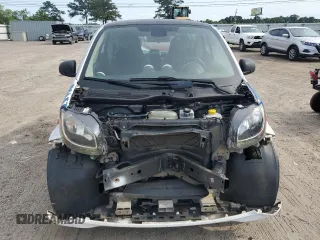 2016 Smart fortwo Passion with VIN WMEFJ5DA2GK140588, listed as a Copart auction lot 57504315 with 59,145 mi miles and Salvage title. Bid and sale history available at DreamBid. Image 5.