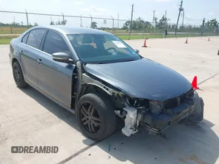 2013 Volkswagen Jetta SE with VIN 3VWDP7AJ7DM405611, listed as a IAAI auction lot 42189567 with 184,654 mi miles and . Bid and sale history available at DreamBid. Image 1.