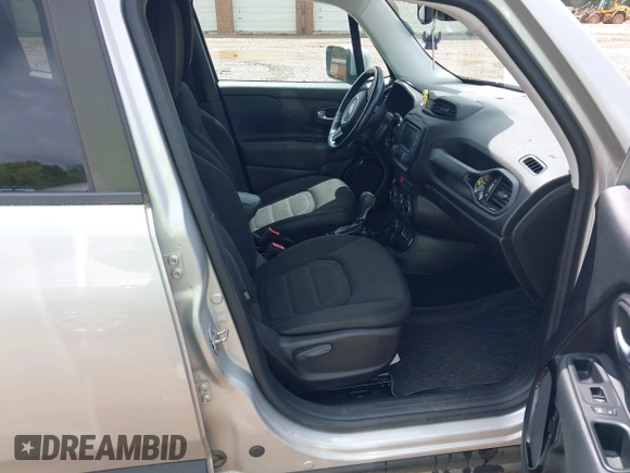2017 Jeep Renegade Latitude z VIN ZACCJBBB2HPF61293, wystawiony jako IAAI lot #42004209 z przebiegiem 101 214 mil mil oraz . Historia ofert i sprzedaży dostępna na DreamBid. Obrazek 5.
