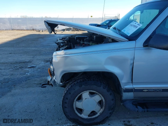 1996 Chevrolet Tahoe with VIN 1GNEK13R3TJ318572, listed as a IAAI auction lot 41419555 with 199,201 mi miles. Bid and sale history available at carsss.com. Image 18.