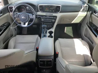 2020 Kia Sportage EX z VIN KNDPNCAC0L7805972, wystawiony jako Copart lot #52038825 z przebiegiem 65 794 mil mil oraz Szkoda całkowita • Salvage title. Historia ofert i sprzedaży dostępna na DreamBid. Obrazek 8.