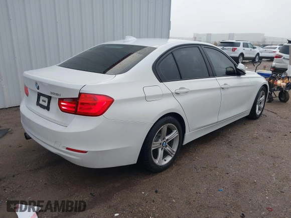 2013 BMW 3 Series 328i с VIN WBA3C1G55DNN93551, выставлен на аукционе IAAI как лот 41196707 с пробегом 165 735 миль миль и . История ставок и продаж доступна на DreamBid. Изображение 4.