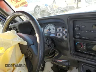 2003 Chevrolet Silverado SS z VIN 2GCEK19N731383335, wystawiony jako Copart lot #46170375 z przebiegiem Nie podano mil oraz Szkoda całkowita • Salvage title. Historia ofert i sprzedaży dostępna na DreamBid. Obrazek 9.