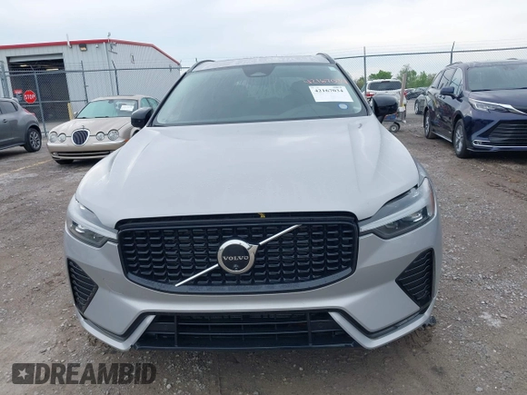 2024 Volvo XC60 Plus Dark Theme z VIN YV4L12RL5R1885058, wystawiony jako IAAI lot #42167034 z przebiegiem 25 886 mil mil oraz . Historia ofert i sprzedaży dostępna na DreamBid. Obrazek 12.
