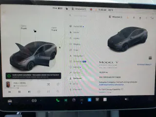 2023 Tesla Model Y Long Range z VIN 7SAYGAEE7PF714828, wystawiony jako Copart lot #89210485 z przebiegiem 42 256 mil mil oraz Szkoda całkowita • Salvage title. Historia ofert i sprzedaży dostępna na DreamBid. Obrazek 9.