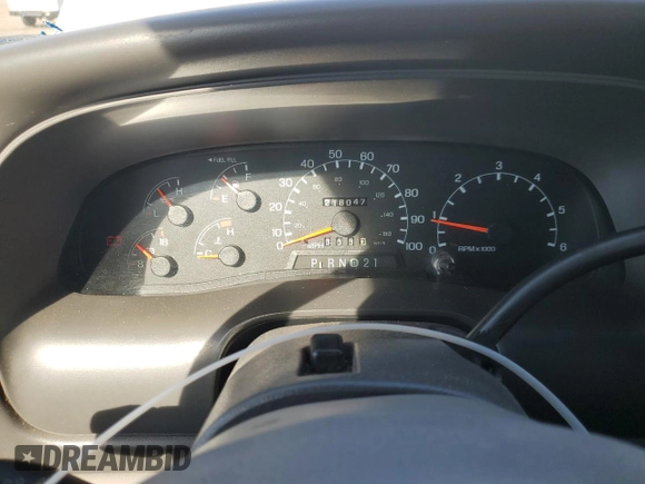2000 Ford Excursion Special Serv z VIN 1FMNU40LXYEA64231, wystawiony jako Copart lot #50645995 z przebiegiem 218 047 mil mil oraz Czysty tytuł • Clean title. Historia ofert i sprzedaży dostępna na DreamBid. Obrazek 9.