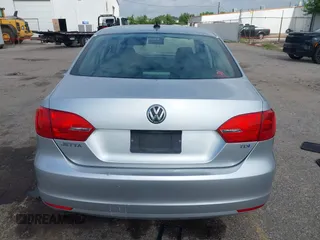 2013 Volkswagen Jetta TDI w/Premium/Nav с VIN 3VWLL7AJ9DM203506, выставлен на аукционе IAAI как лот 42682513 с пробегом 137 614 миль миль и . История ставок и продаж доступна на DreamBid. Изображение 16.