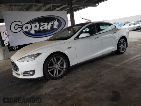 2013 Tesla Model S with VIN 5YJSA1CN1DFP14049, listed as a Copart auction lot 54541415 with 124,270 mi miles and Salvage Title. Bid and sale history available at carsss.com. Image 1.