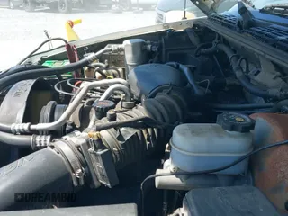 1999 Chevrolet Blazer LS z VIN 1GNDT13W8X2194684, wystawiony jako IAAI lot #41845973 z przebiegiem 423 234 mil mil oraz . Historia ofert i sprzedaży dostępna na DreamBid. Obrazek 18.