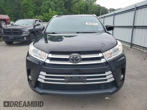 2017 Toyota Highlander XLE with VIN 5TDJZRFH5HS477446, listed as a Copart auction lot 60132215 with 58,830 mi miles and Salvage title. Bid and sale history available at DreamBid. Image 5.