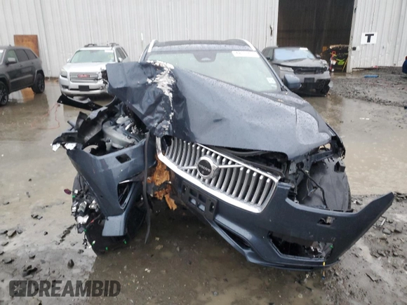 2025 Volvo XC90 Plug-In Hybrid Ultra z VIN YV4H60PFXS1305589, wystawiony jako Copart lot #48111435 z przebiegiem Nie podano mil oraz Szkoda całkowita • Salvage title. Historia ofert i sprzedaży dostępna na DreamBid. Obrazek 5.