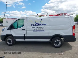 2023 Ford Transit Cargo z VIN 1FTBR1Y88PKB28094, wystawiony jako IAAI lot #42206002 z przebiegiem 22 519 mil mil oraz . Historia ofert i sprzedaży dostępna na DreamBid. Obrazek 13.