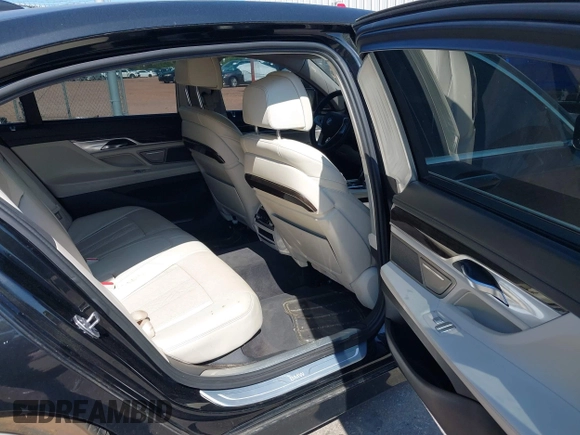 2016 BMW 7 Series 740i with VIN WBA7E2C55GG547752, listed as a IAAI auction lot 41992704 with Not Provided miles and . Bid and sale history available at carsss.com. Image 8.