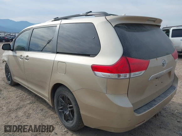 2013 Toyota Sienna XLE AAS with VIN 5TDYK3DC1DS333877, listed as a IAAI auction lot 40481401 with 183,658 mi miles and . Bid and sale history available at carsss.com. Image 3.