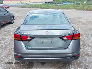 2021 Nissan Altima 2.5 SV with VIN 1N4BL4DV0MN329261, listed as a IAAI auction lot 39970665 with 70,287 mi miles. Bid and sale history available at carsss.com. Image 16.