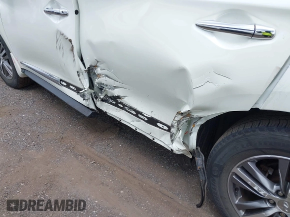 2020 Infiniti QX60 Luxe with VIN 5N1DL0MM2LC506031, listed as a IAAI auction lot 42701561 with 31,424 mi miles and . Bid and sale history available at DreamBid. Image 17.