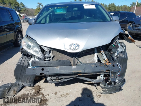 2016 Toyota Sienna LE AAS with VIN 5TDKK3DC6GS711315, listed as a IAAI auction lot 41958420 with 175,413 mi miles. Bid and sale history available at carsss.com. Image 6.