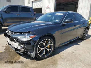 2020 Alfa Romeo Giulia Ti Sport z VIN ZARFANBN3L7625541, wystawiony jako Copart lot #49467795 z przebiegiem 51 053 mil mil oraz Tytuł czysty. Historia ofert i sprzedaży dostępna na DreamBid. Obrazek 1.