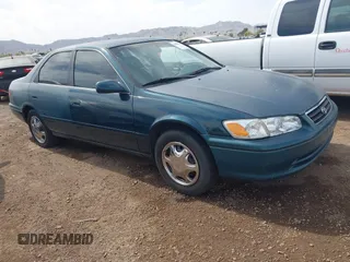 2001 Toyota Camry CE with VIN 4T1BG22K71U032044, listed as a IAAI auction lot 41895940 with 268,727 mi miles. Bid and sale history available at carsss.com. Image 1.