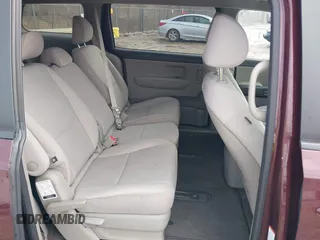 2017 Kia Sedona LX with VIN KNDMB5C12H6236364, listed as a IAAI auction lot 41924391 with 100,546 mi miles. Bid and sale history available at carsss.com. Image 8.