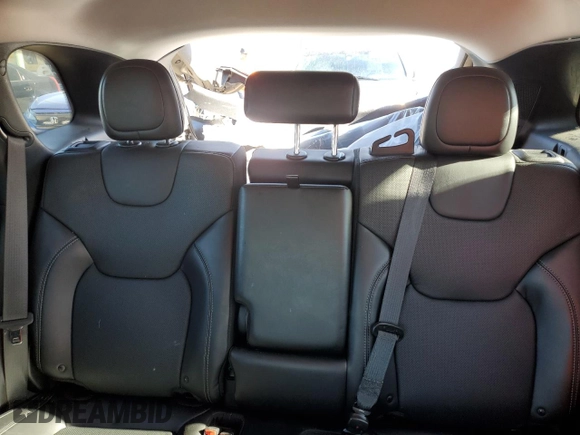 2019 Jeep Cherokee Limited with VIN 1C4PJLDBXKD428209, listed as a Copart auction lot 46107223 with 34,532 mi miles and Salvage Title. Bid and sale history available at DreamBid. Image 10.