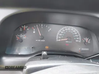 1998 Dodge 2500 z VIN 3B7KC26Z1WM267154, wystawiony jako IAAI lot #42206886 z przebiegiem 120 336 mil mil oraz . Historia ofert i sprzedaży dostępna na DreamBid. Obrazek 7.