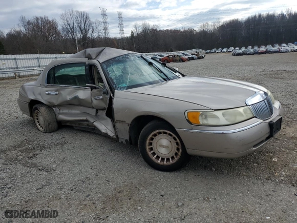 2001 Lincoln Town Car Executive with VIN 1LNHM81W91Y724017, listed as a Copart auction lot 85879004 with 178,052 mi miles and Clean Title. Bid and sale history available at carsss.com. Image 4.