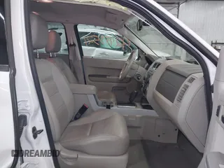 2008 Ford Escape XLT z VIN 1FMCU93108KB04610, wystawiony jako IAAI lot #42453521 z przebiegiem 186 306 mil mil oraz . Historia ofert i sprzedaży dostępna na DreamBid. Obrazek 5.