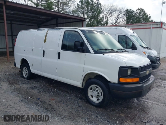 2008 Chevrolet Express Cargo Van with VIN 1GCGG25C681175724, listed as a IAAI auction lot 41696996 with 201,312 mi miles. Bid and sale history available at carsss.com. Image 1.