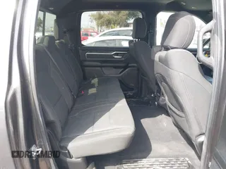 2019 Ram 1500 Big Horn z VIN 1C6RREFT3KN601556, wystawiony jako IAAI lot #41862219 z przebiegiem 110 706 mil mil oraz . Historia ofert i sprzedaży dostępna na DreamBid. Obrazek 8.