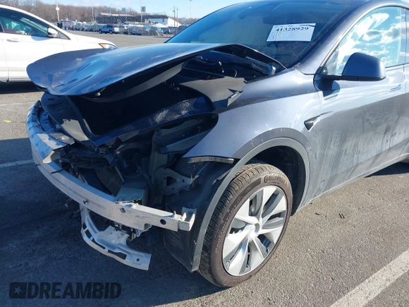 2020 Tesla Model Y Long Range with VIN 5YJYGDEE4LF030103, listed as a IAAI auction lot 41328929 with 64,896 mi miles and . Bid and sale history available at DreamBid. Image 6.