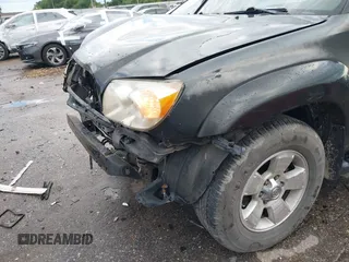 2006 Toyota 4Runner SR5 z VIN JTEZU14R968042179, wystawiony jako IAAI lot #42219773 z przebiegiem 242 217 mil mil oraz . Historia ofert i sprzedaży dostępna na DreamBid. Obrazek 6.