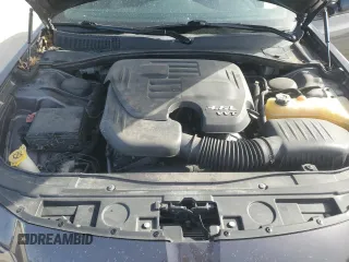 2016 Chrysler 300 S z VIN 2C3CCABG6GH167834, wystawiony jako Copart lot #48224735 z przebiegiem 93 777 mil mil oraz Szkoda całkowita • Salvage title. Historia ofert i sprzedaży dostępna na DreamBid. Obrazek 11.